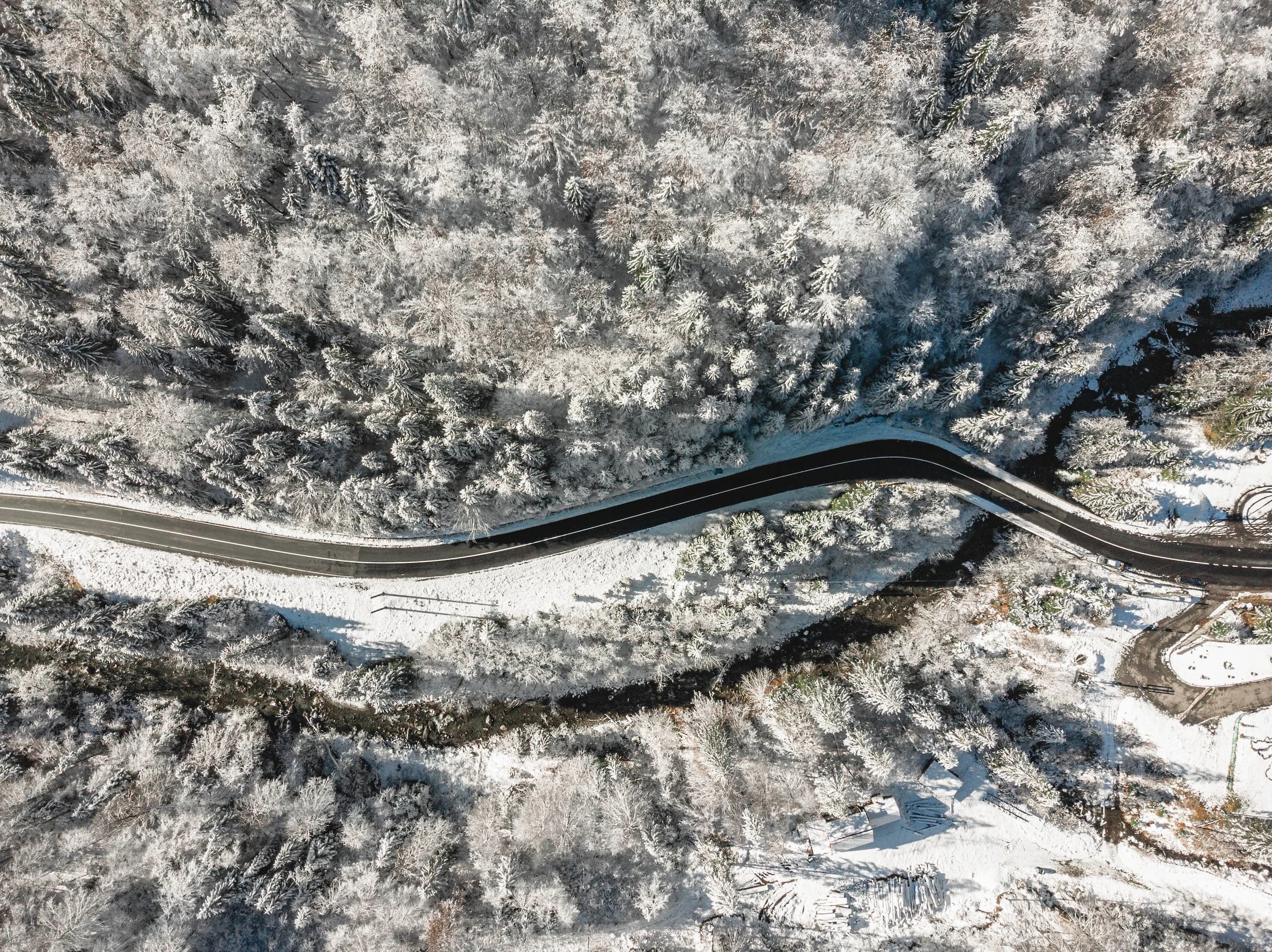 Peisaj de iarnă pe Transfăgărășan